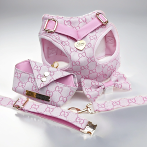 pink Gucci dog harness collar and leash for small and large dogs. designer luxury harness in baby pink.